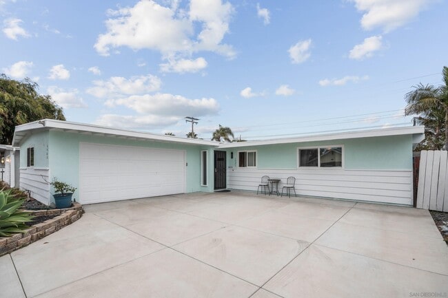 Building Photo - 1321 East Ln