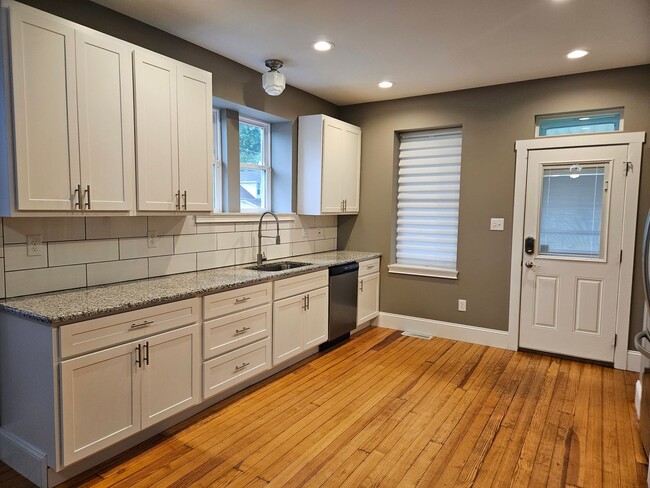 Building Photo - Charming 4BR/2.5BA Home in Historic Washington, MO - Walk to the Riverfront!