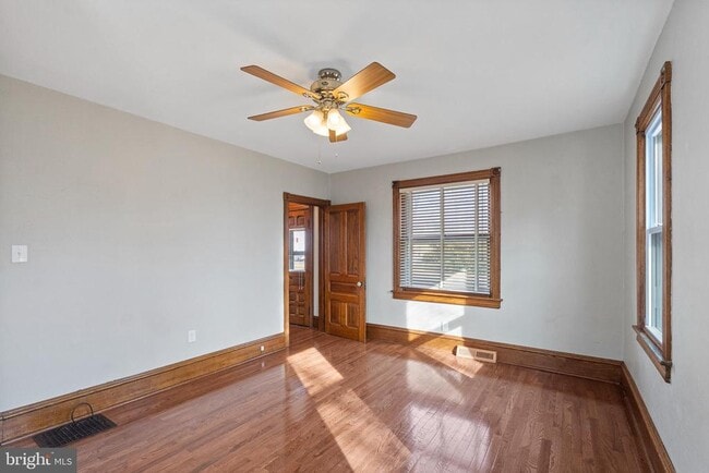 Building Photo - 923 N Main St