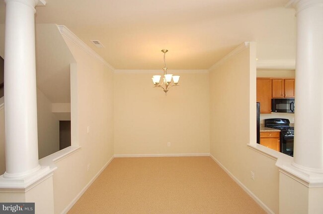 Building Photo - 43975 Eastgate View Drive