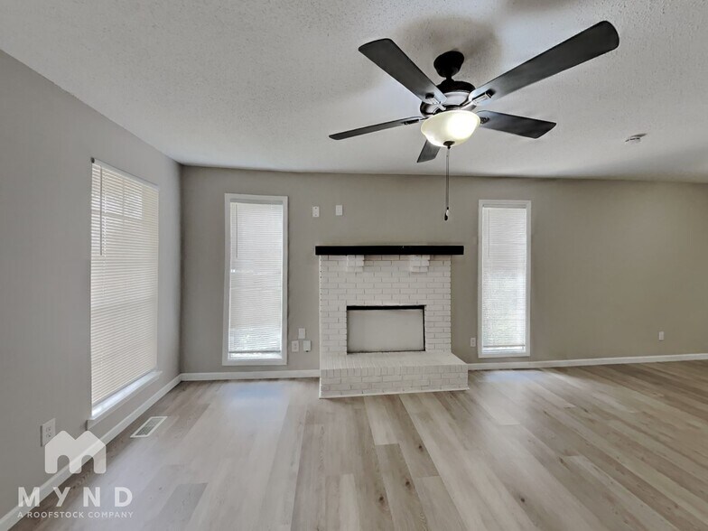 Building Photo - 629 Bennett Dr