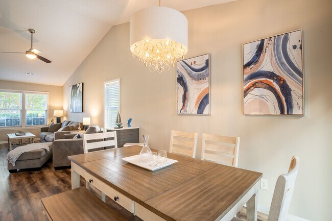 Building Photo - FURNISHED RENTAL FOR 3-12 MONTHS AVAILABLE END OF APRIL 2026