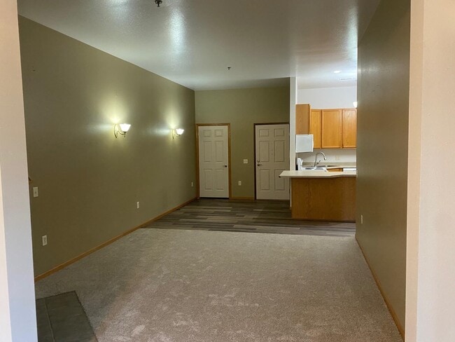Building Photo - 5440 Willow Rd