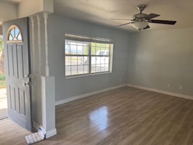 Building Photo - Amazing Panoramic Views & Room to Spread o...