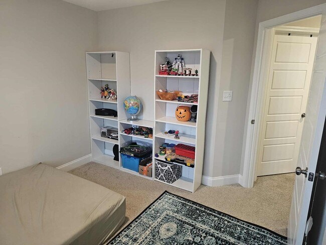 Building Photo - 2662 Scott Dr