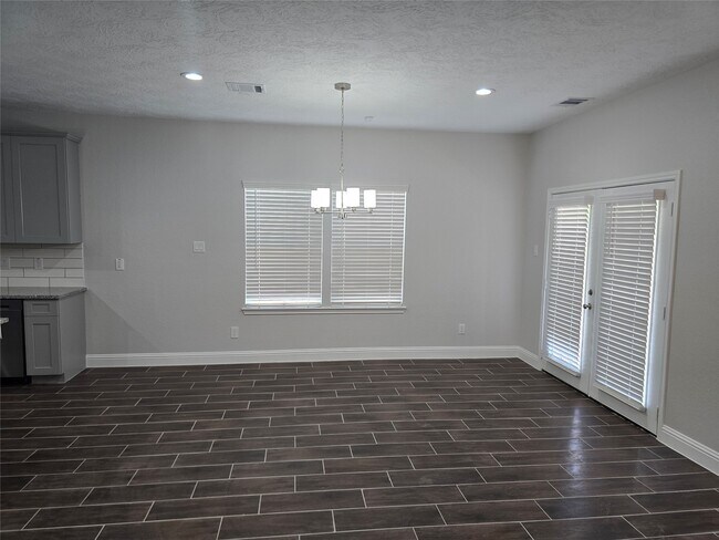 Building Photo - 213 E Adoue Ave