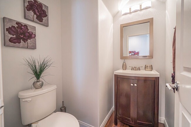 Building Photo - Fully Furnished House - Short Term Lease -...