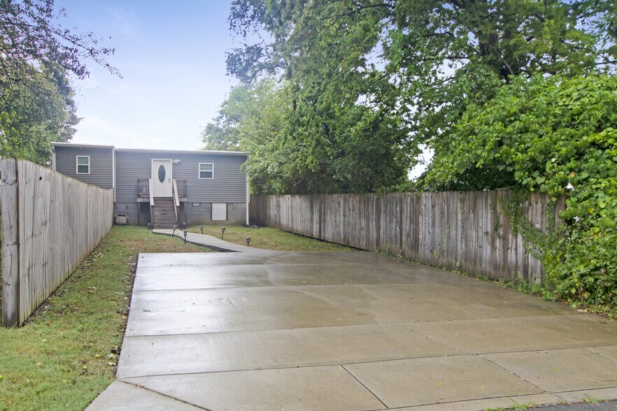 Building Photo - 666 Annex Ave