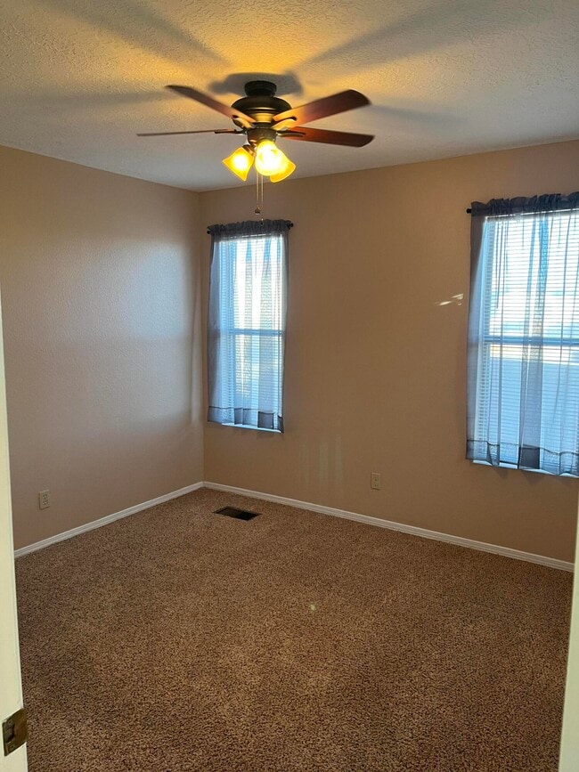 Building Photo - 4985 Butte Pl NW