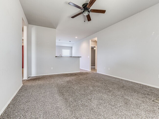 Building Photo - Cute home in Mustang schools + 3 bedrooms + 2 bathrooms