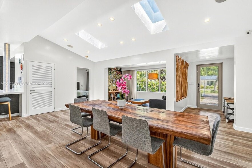 Building Photo - 570 NE 52nd Terrace