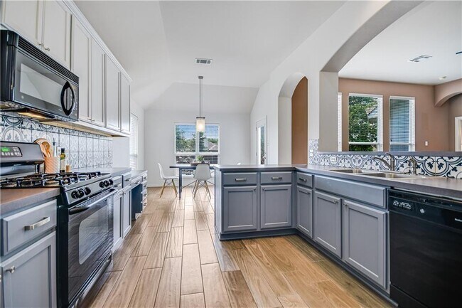 Building Photo - 1309 Bull Horn Loop