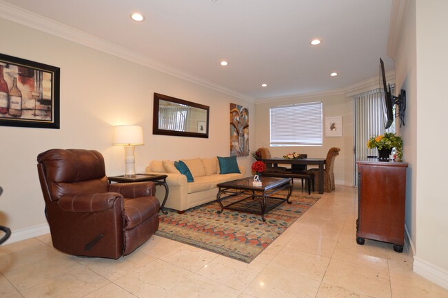 Building Photo - Luxury 2 Bd / 2 Ba Fully Furnished Condo a...