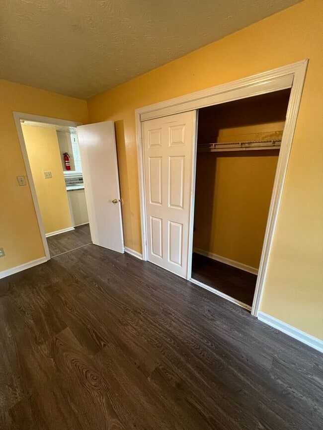 Building Photo - NOW AVAILABLE!!! Beautiful Townhome with M...