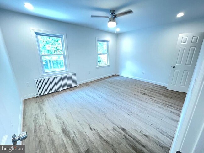 Building Photo - 1718 Lang Pl NE