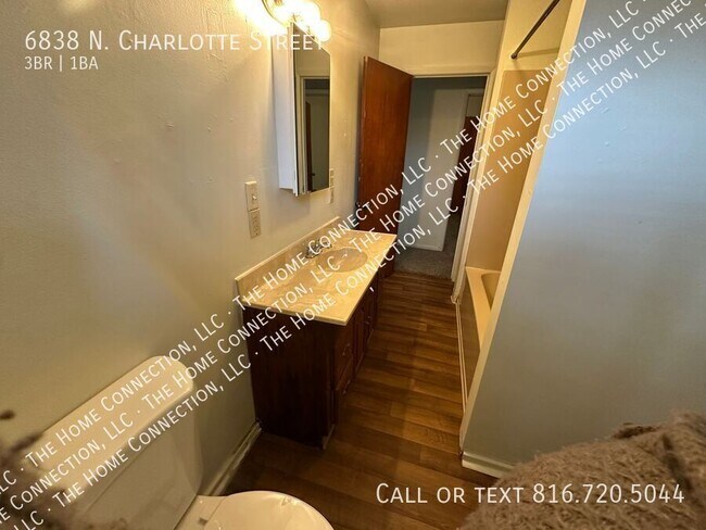 Building Photo - 6838 N Charlotte St