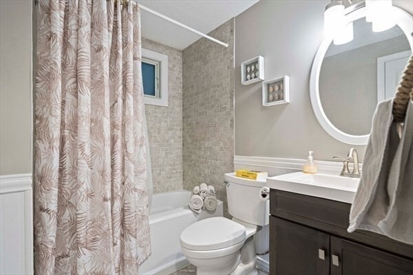 Building Photo - 131 Glades Rd