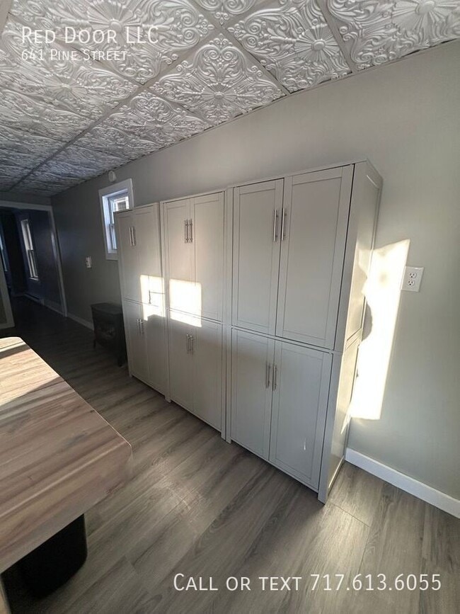 Building Photo - 641 Pine St