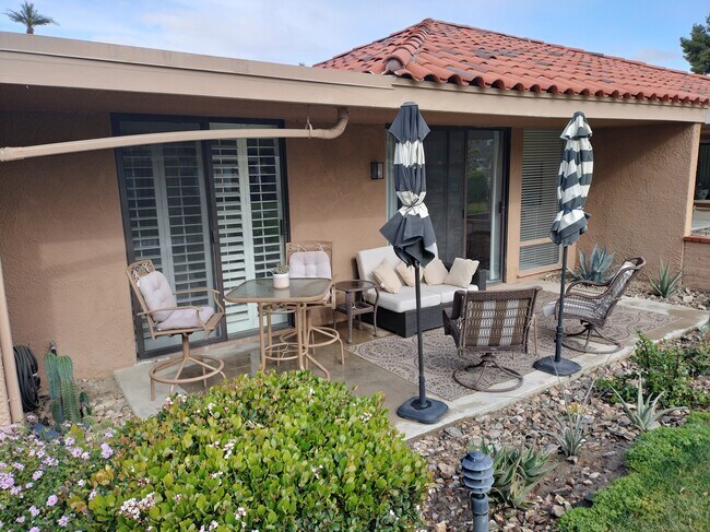 Building Photo - 72 Majorca Dr