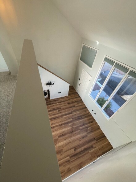 Building Photo - 4240 N Longview Ave