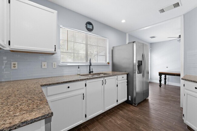 Building Photo - 12811 Huntsman Lake Dr