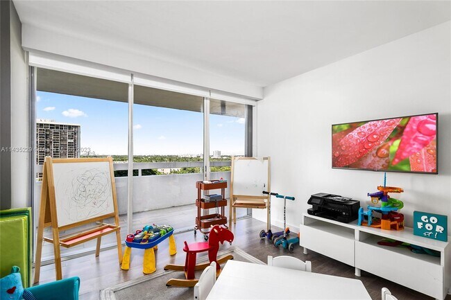 Building Photo - 1627 Brickell Ave