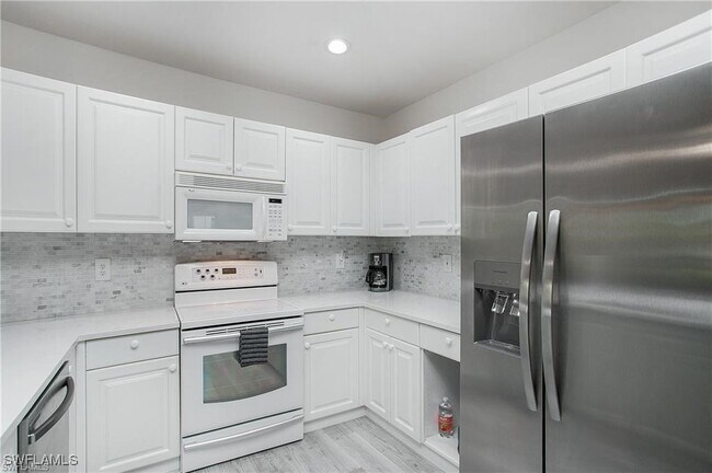 Building Photo - 700 Diamond Cir