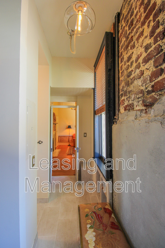 Building Photo - 313 Meeting St