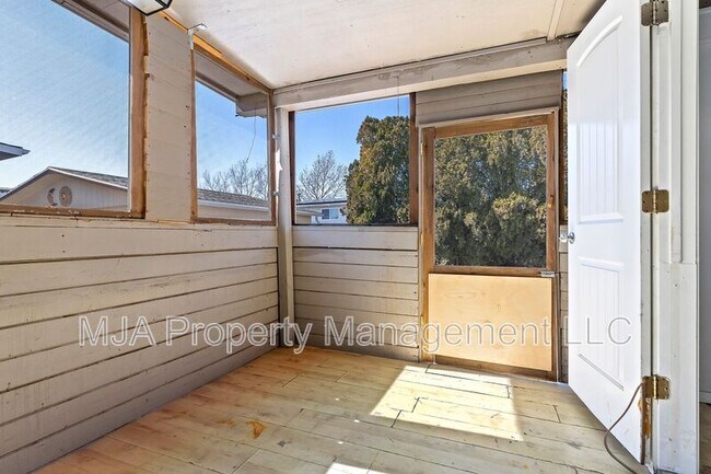 Building Photo - 443 Dorothea Way
