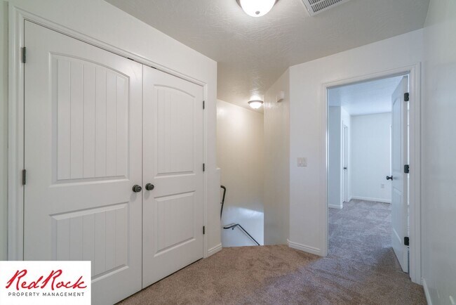 Building Photo - 2075 S Sir Monte Dr