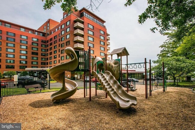 Building Photo - 1021 Arlington Blvd