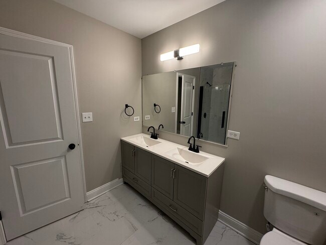 Building Photo - 7254 S Bennett Ave