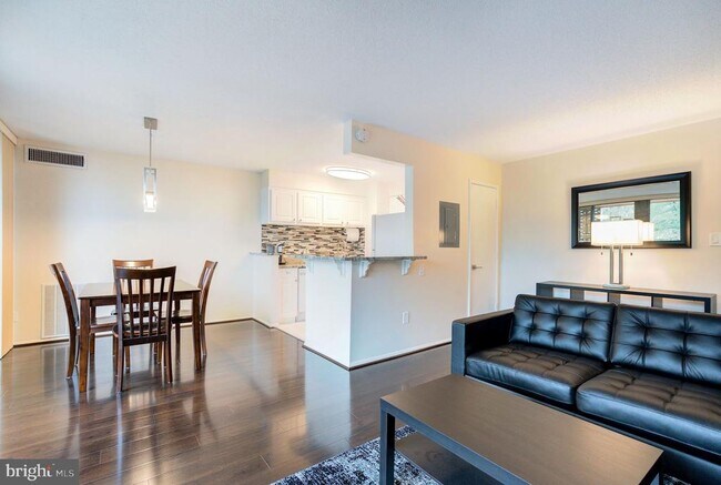 Building Photo - 8 S Van Dorn St