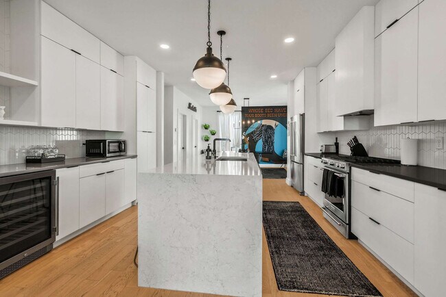 Building Photo - 1007 12th Ave N