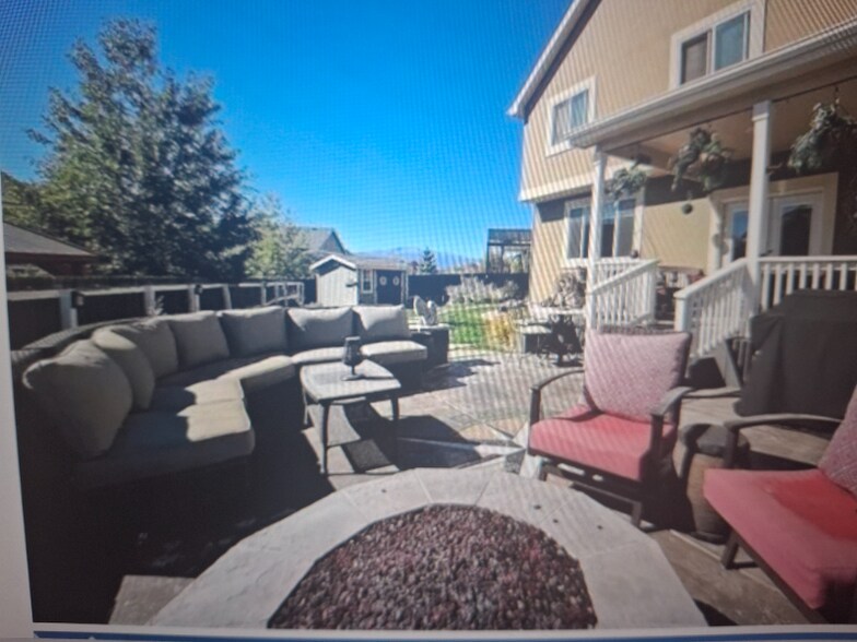 Building Photo - 7743 Canyon Oak Dr