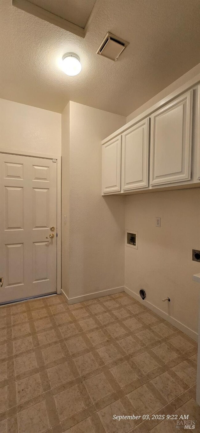 Building Photo - 3288 Ascot Ct