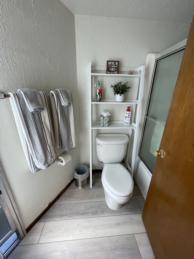 Building Photo - Seasonal Rental (May-July): Fully Furnished 2 Bedroom Condo with Loft and 2 Bathrooms