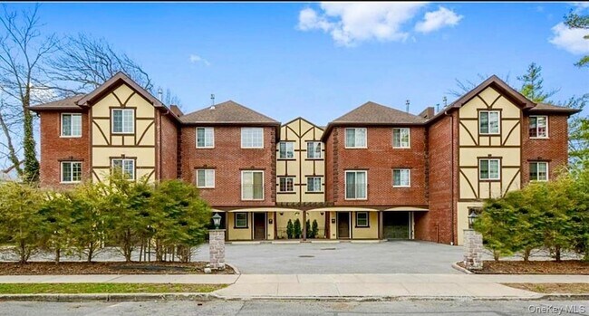 Building Photo - 5 Crosby Pl