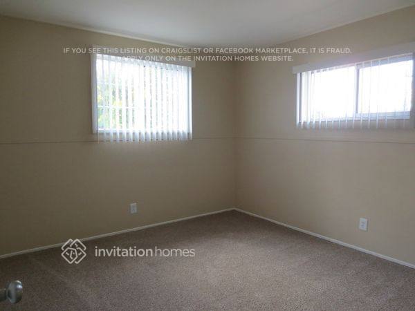 Building Photo - 1172 Elm Ave