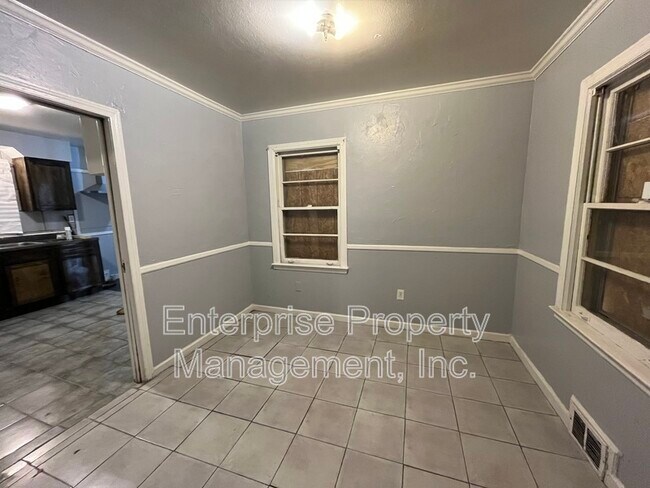 Building Photo - 1848 Woodburn Dr