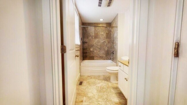 Building Photo - 105 2nd St