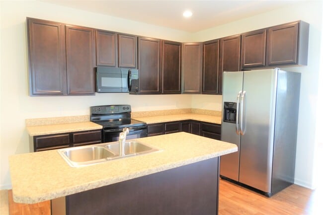 Building Photo - 153 Bur Oak Dr