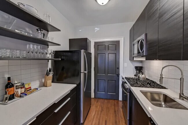 Building Photo - 518 Lamar Ave