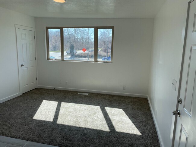 Building Photo - 1142-1144 W 700 S