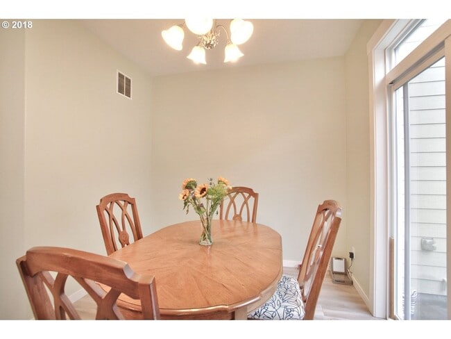 Building Photo - Comfortable Beaverton Living- 4 Bedroom, 2.5 Bath home Near Nike & Intel with Open Living & Priva...