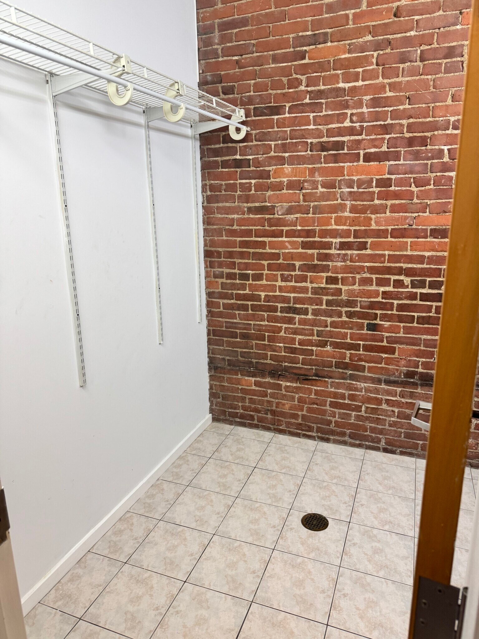 Building Photo - 254 Friend St