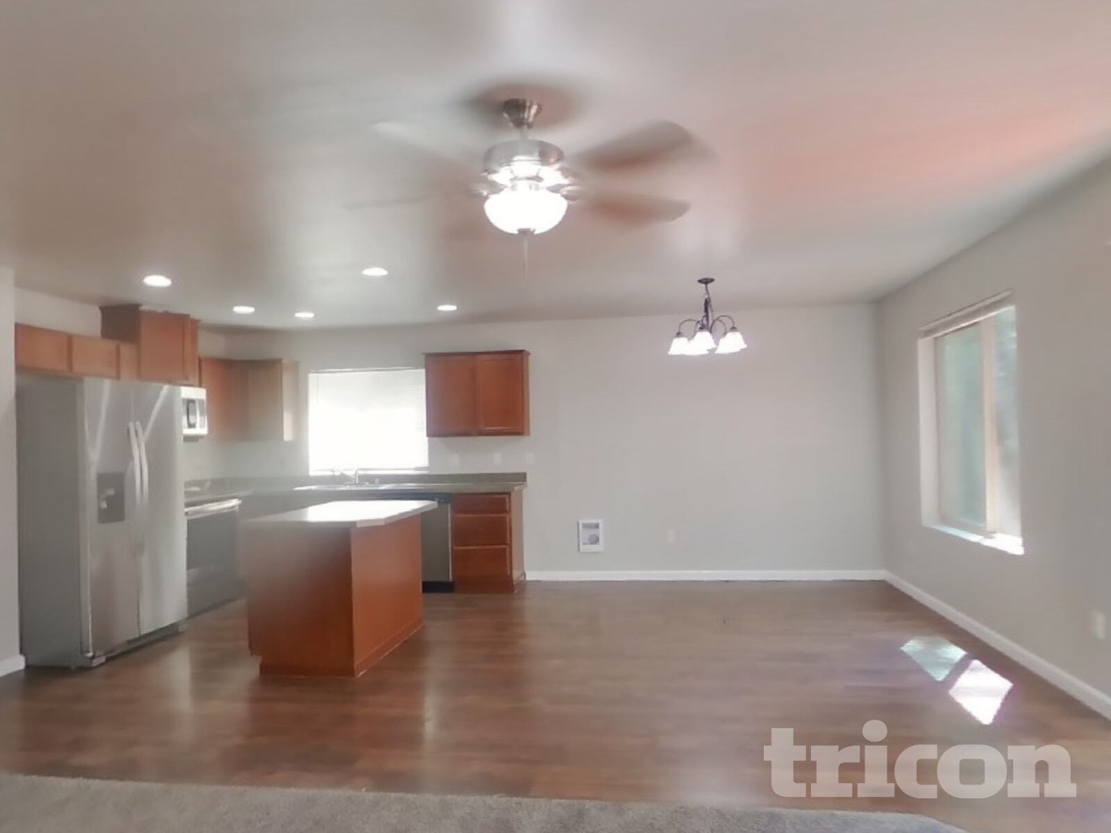 Building Photo - 1924 Kelowna Place Southest