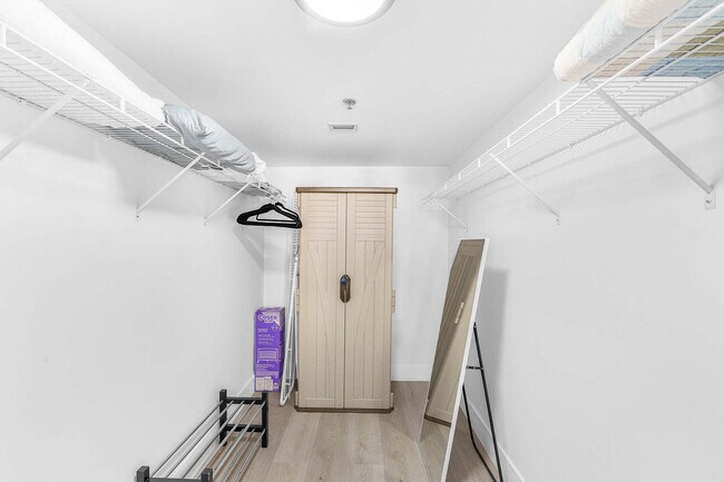 Building Photo - 1 SE 12th St