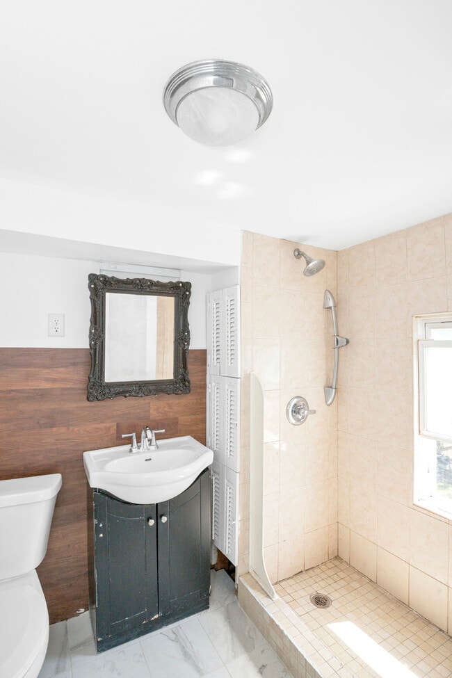 Building Photo - 235 N Ardmore Ave