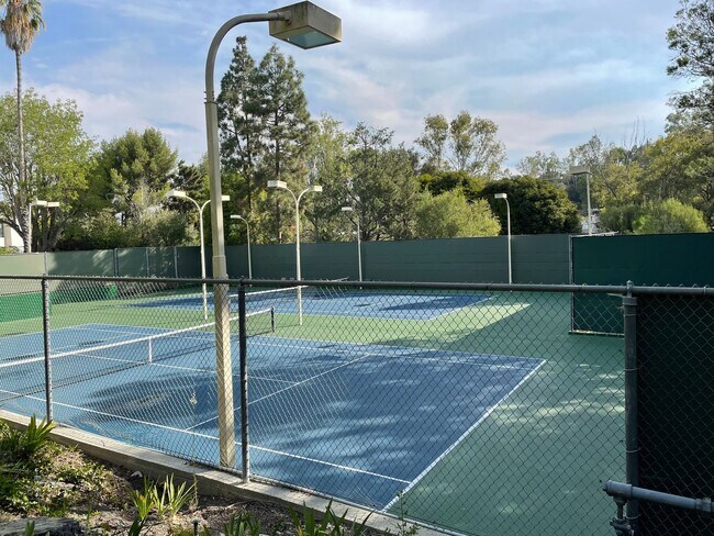 Building Photo - Luxury Living at The Estates Condominium Complex – 2 Bedroom, 2 Bathroom